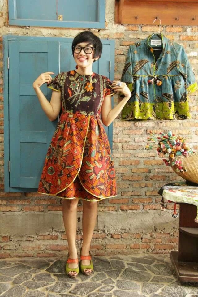  Lucu  Sekaligus Elegan dengan Model  Baju  Batik  Wanita  